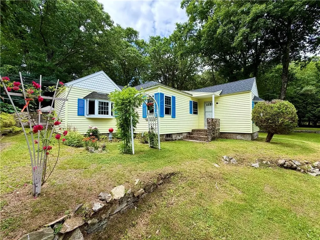 328 Rhodes Avenue Woonsocket RI 02895