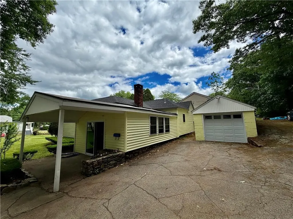 328 Rhodes Avenue Woonsocket RI 02895