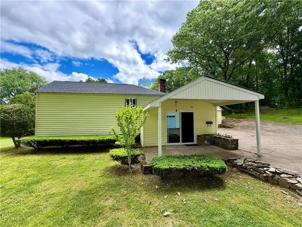 328 Rhodes Avenue Woonsocket RI 02895
