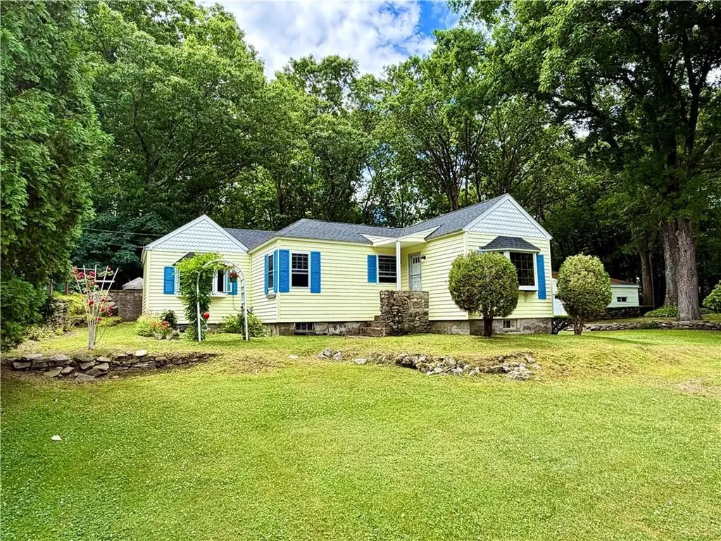 328 Rhodes Avenue Woonsocket RI 02895