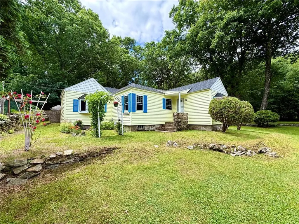 328 Rhodes Avenue Woonsocket RI 02895