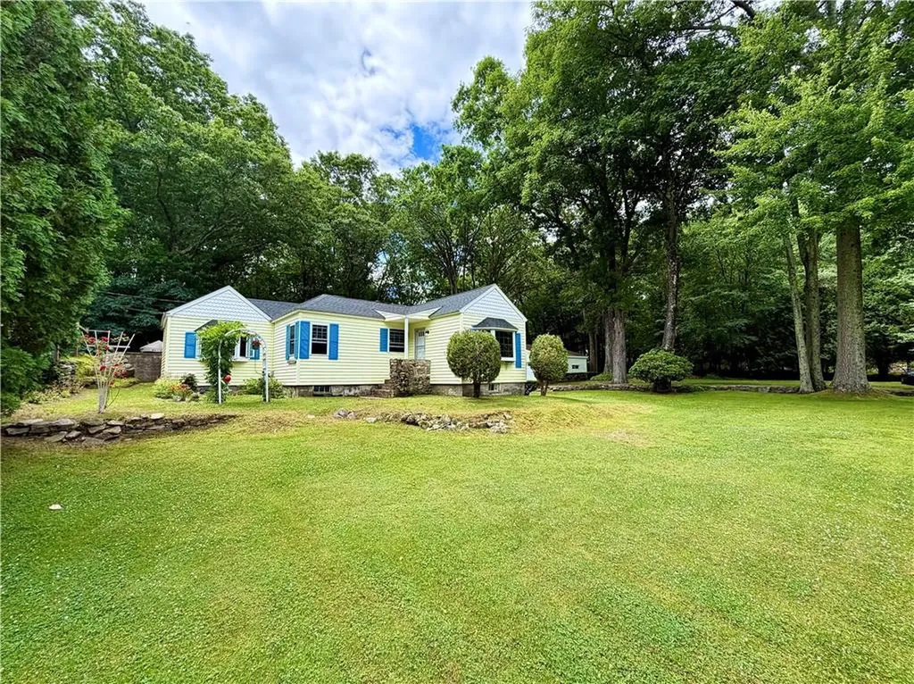 328 Rhodes Avenue Woonsocket RI 02895