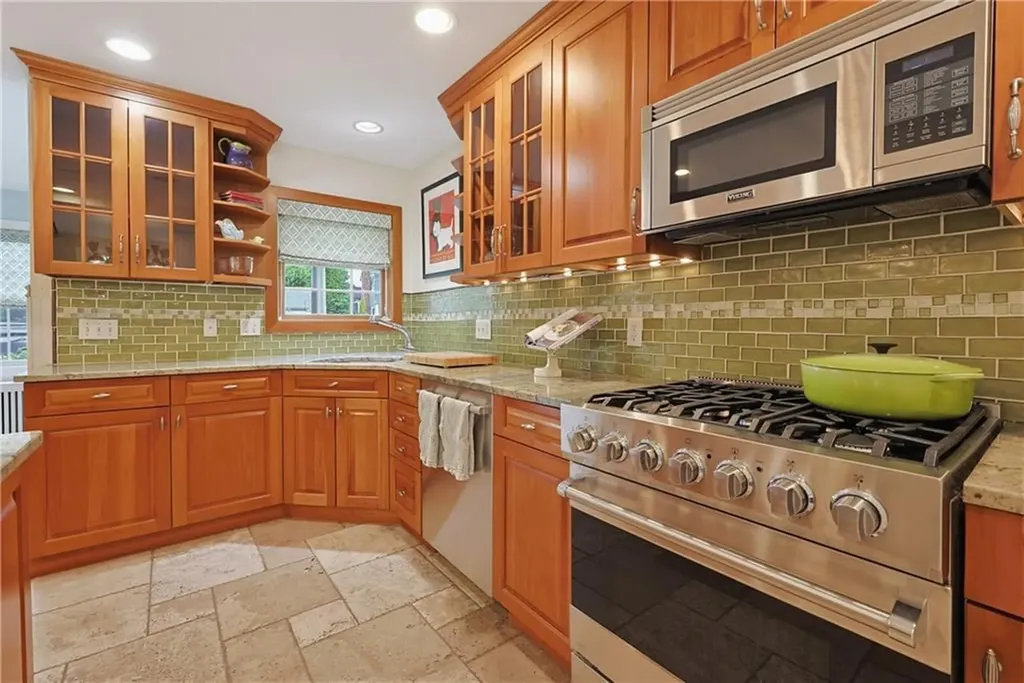 25 Tryon Avenue East Providence RI 02916