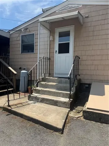 1296 Stafford Road Tiverton RI 02878