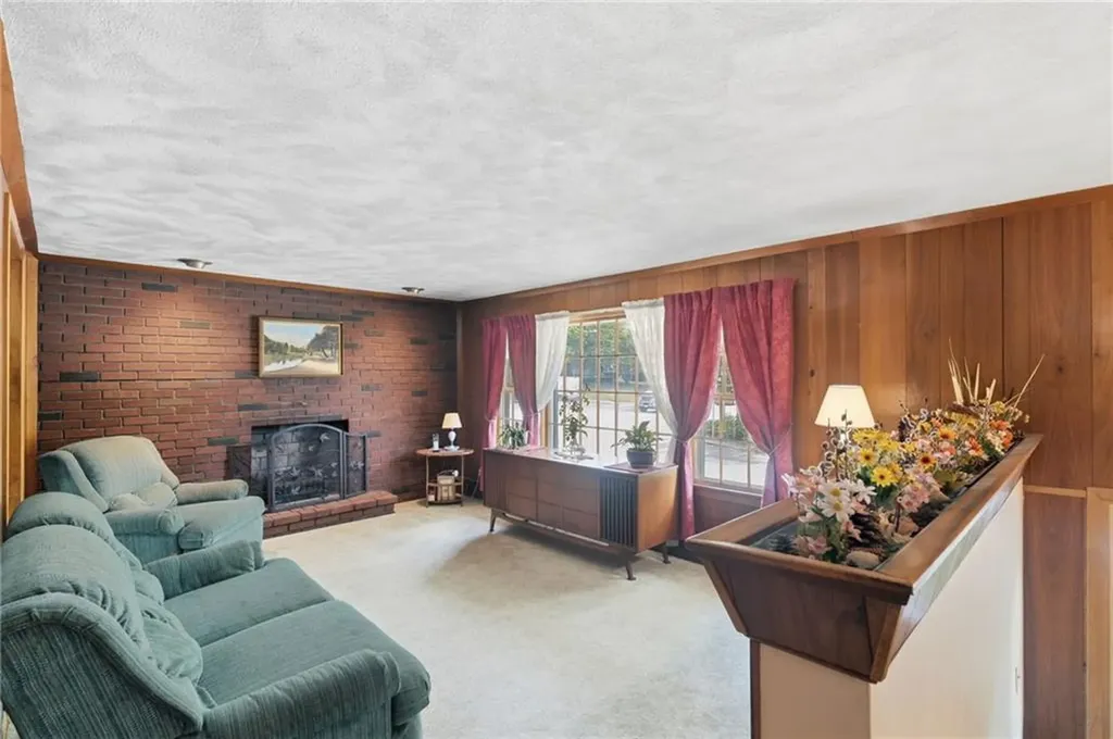 9 Katherine Road Woonsocket RI 02895