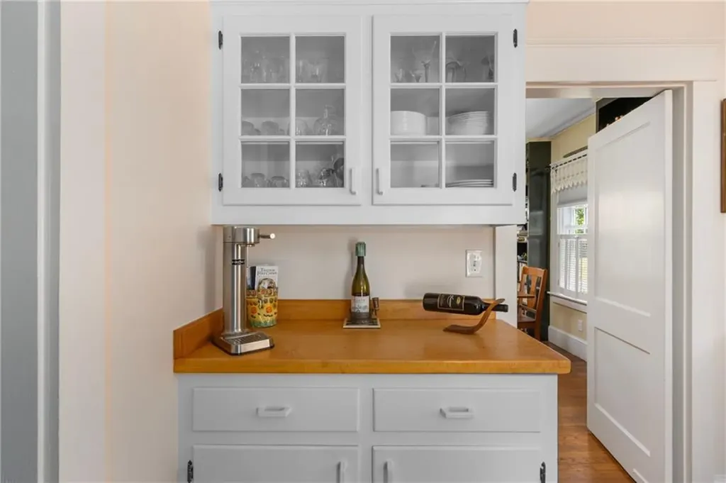 141 Coggeshall Avenue Newport RI 02840