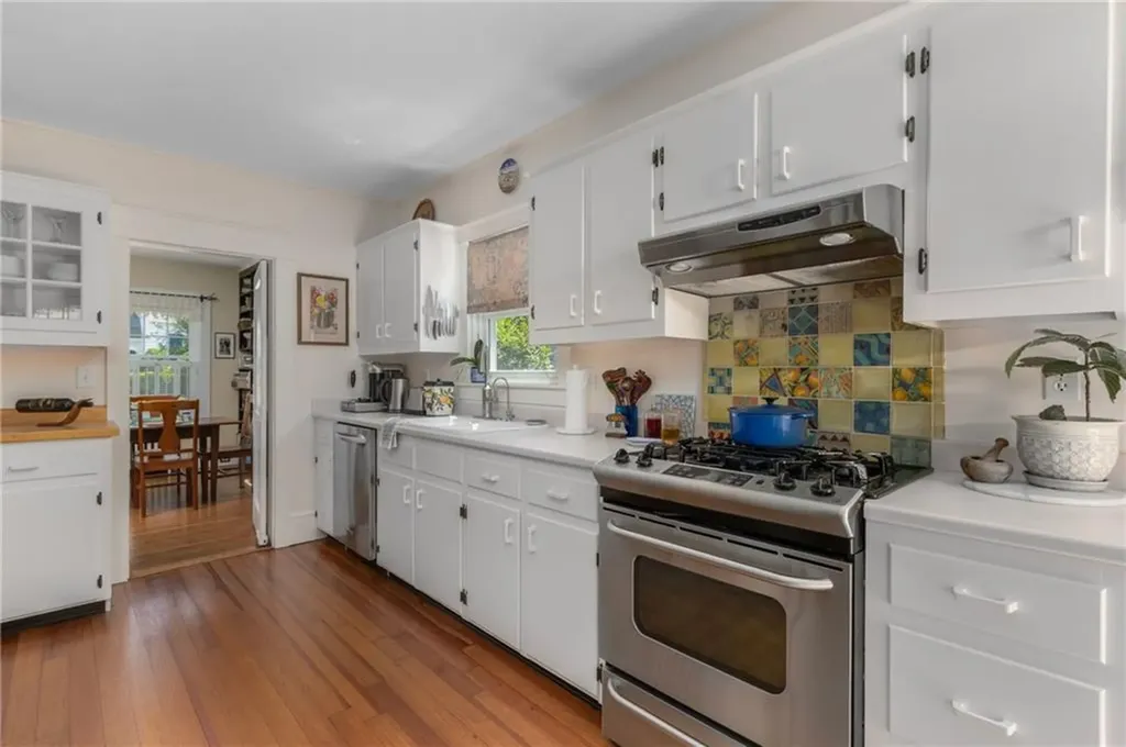 141 Coggeshall Avenue Newport RI 02840
