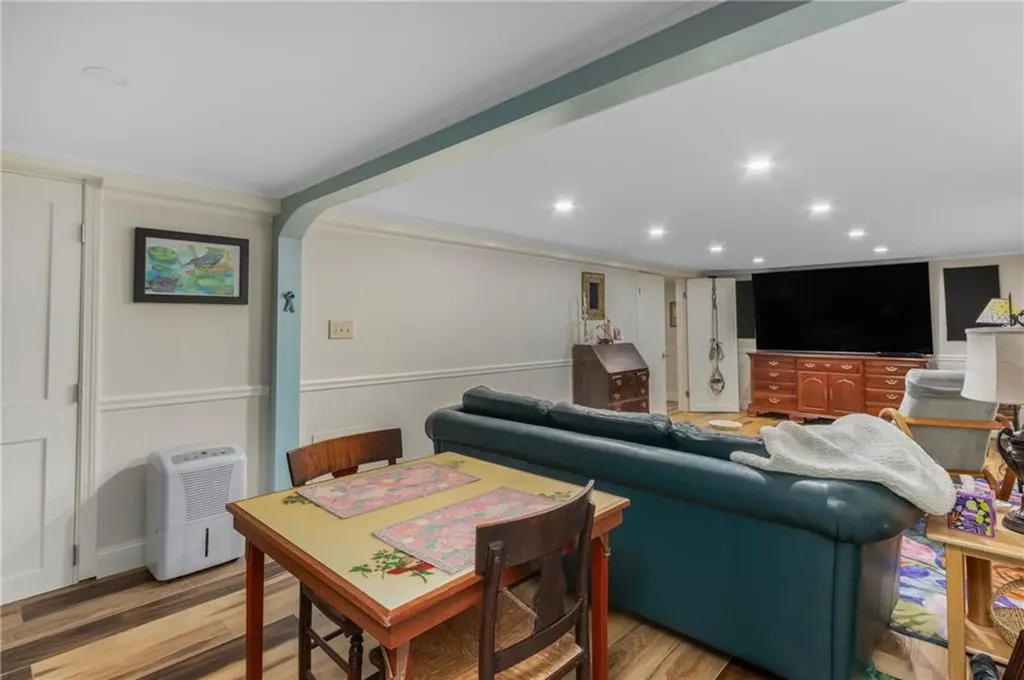 141 Coggeshall Avenue Newport RI 02840