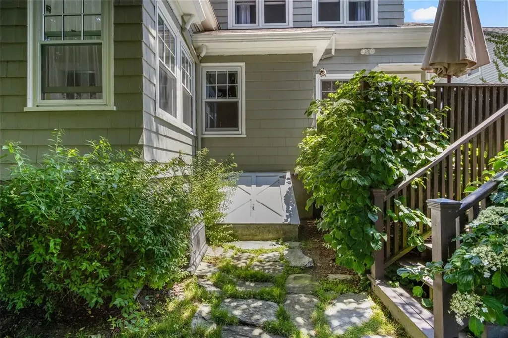 141 Coggeshall Avenue Newport RI 02840