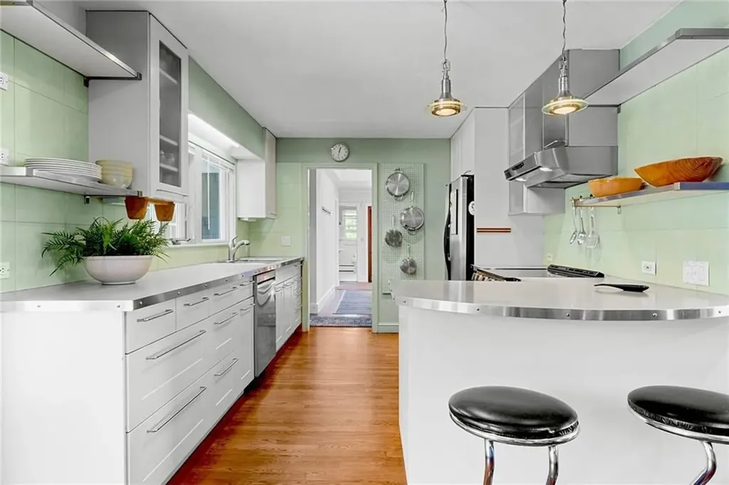 172 Eustis Avenue Newport RI 02840
