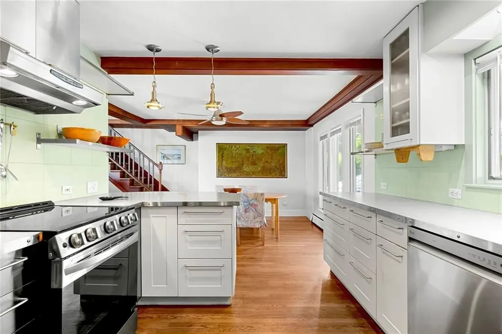 172 Eustis Avenue Newport RI 02840