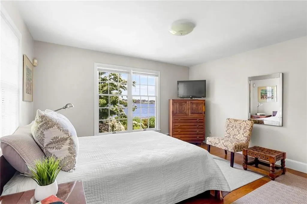 172 Eustis Avenue Newport RI 02840