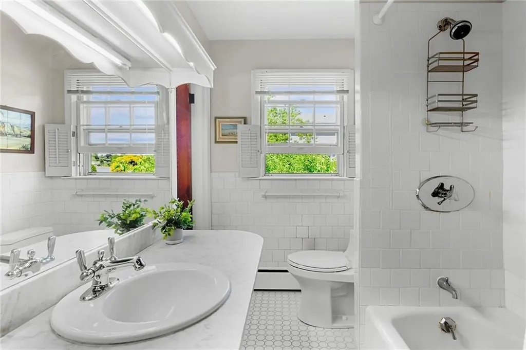 172 Eustis Avenue Newport RI 02840