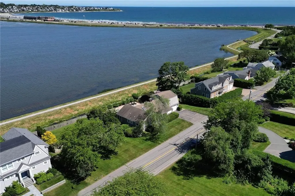 172 Eustis Avenue Newport RI 02840