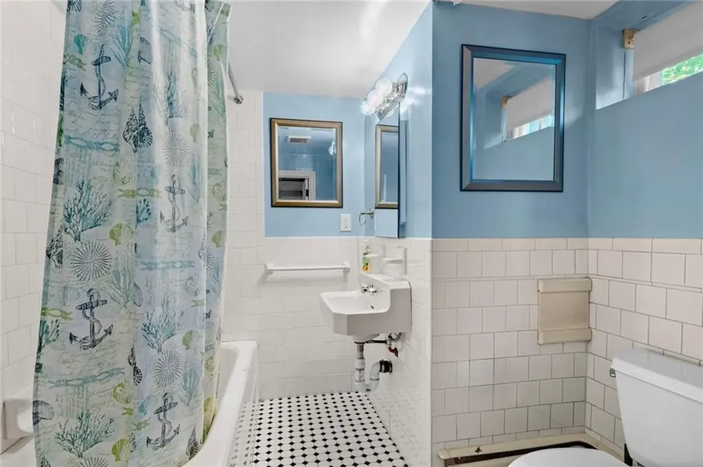 172 Eustis Avenue Newport RI 02840