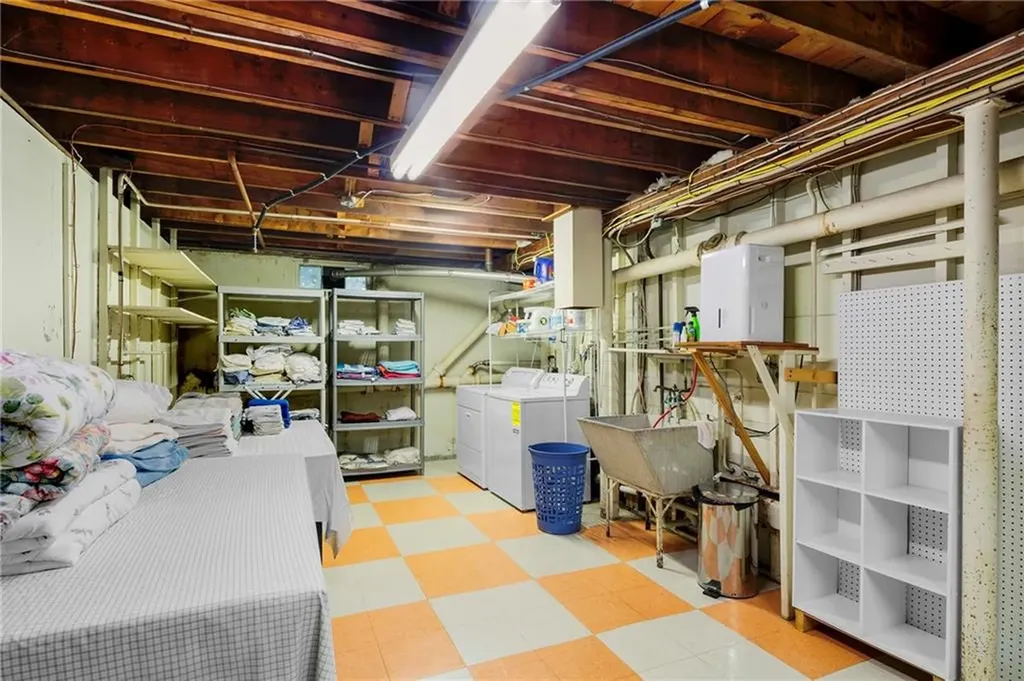 172 Eustis Avenue Newport RI 02840