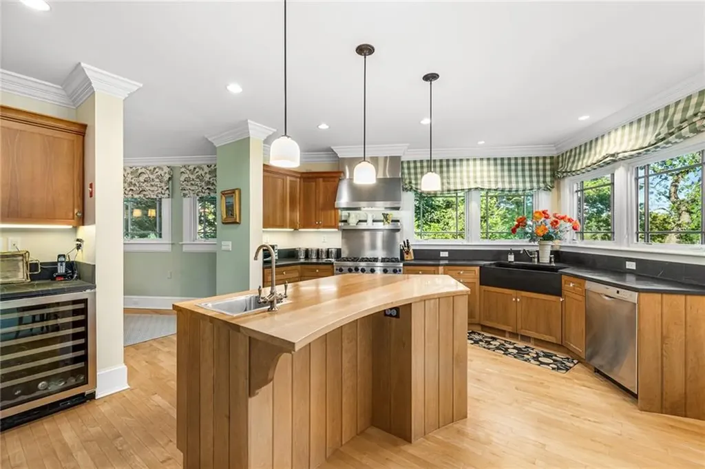 5 Ellsworth Drive Westport MA 02790