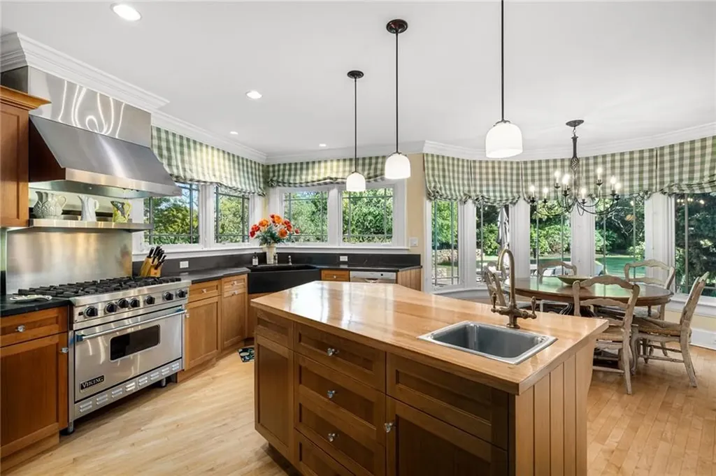 5 Ellsworth Drive Westport MA 02790