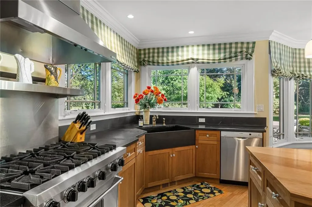 5 Ellsworth Drive Westport MA 02790