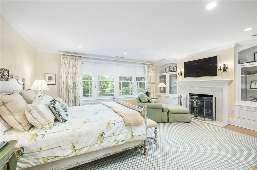 5 Ellsworth Drive Westport MA 02790