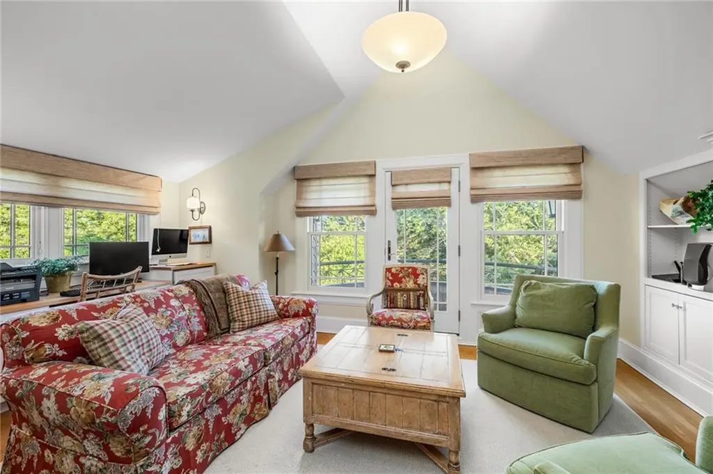 5 Ellsworth Drive Westport MA 02790