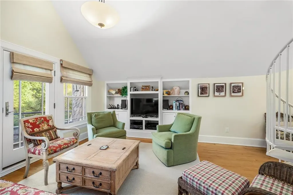 5 Ellsworth Drive Westport MA 02790