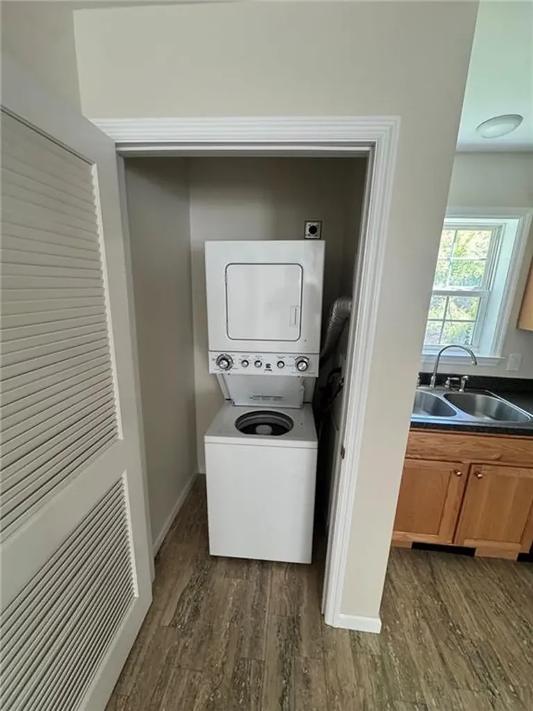 73 South Ferry Road Narragansett RI 02882
