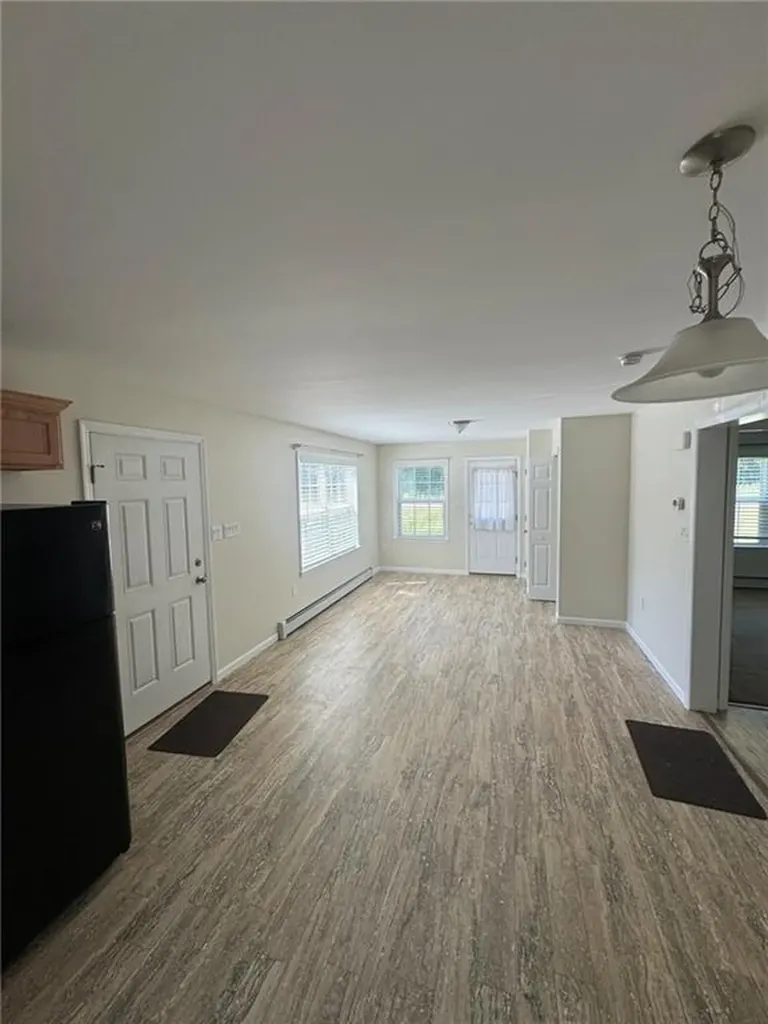 73 South Ferry Road Narragansett RI 02882