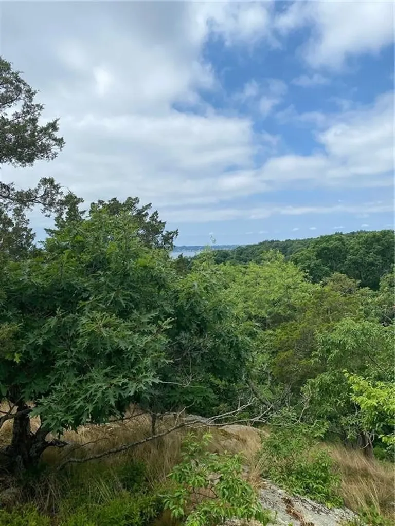 536 R Highland Road Tiverton RI 02878