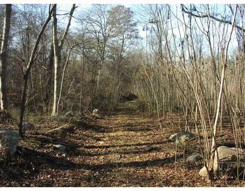 536 R Highland Road Tiverton RI 02878