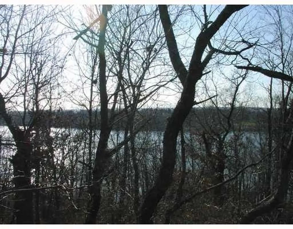 536 R Highland Road Tiverton RI 02878
