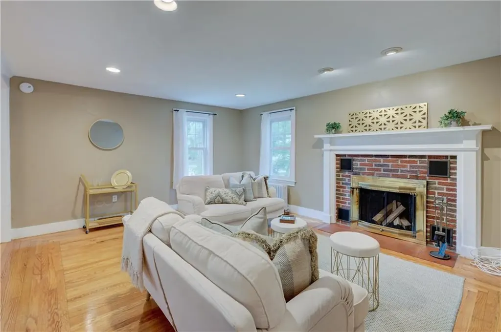 16 Evergreen Street Barrington RI 02806