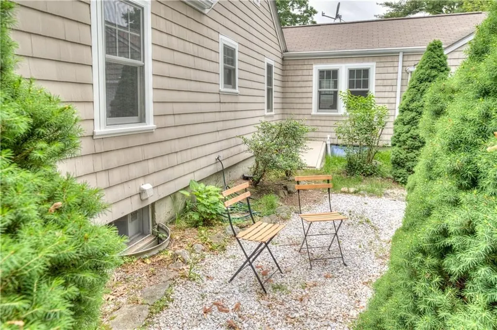 16 Evergreen Street Barrington RI 02806