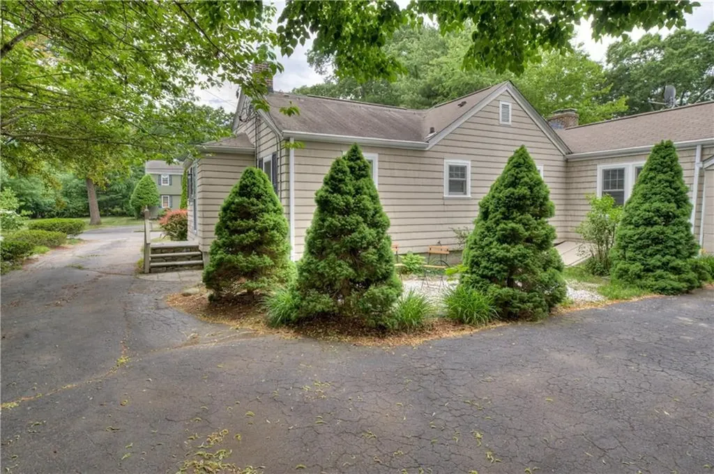 16 Evergreen Street Barrington RI 02806