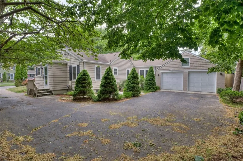 16 Evergreen Street Barrington RI 02806