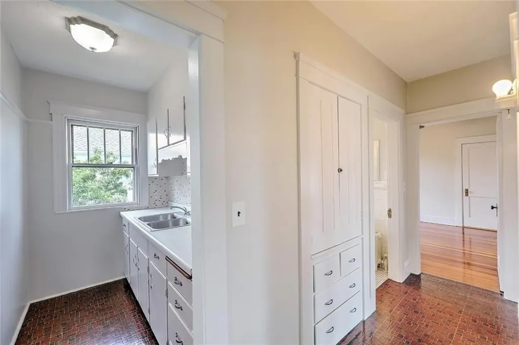 181 183 Saratoga Avenue Pawtucket RI 02861