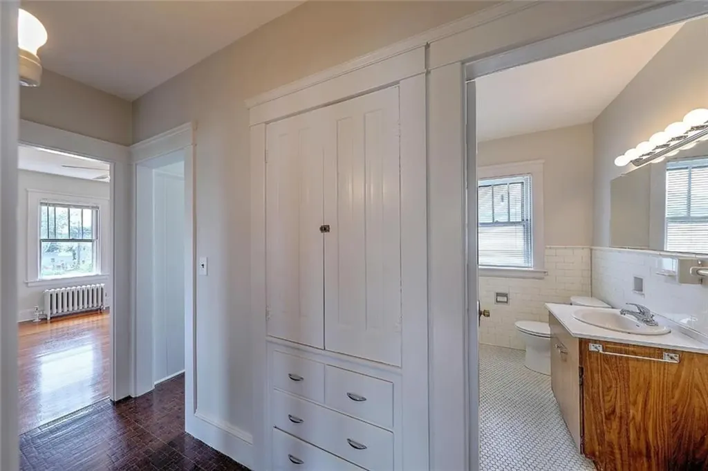 181 183 Saratoga Avenue Pawtucket RI 02861