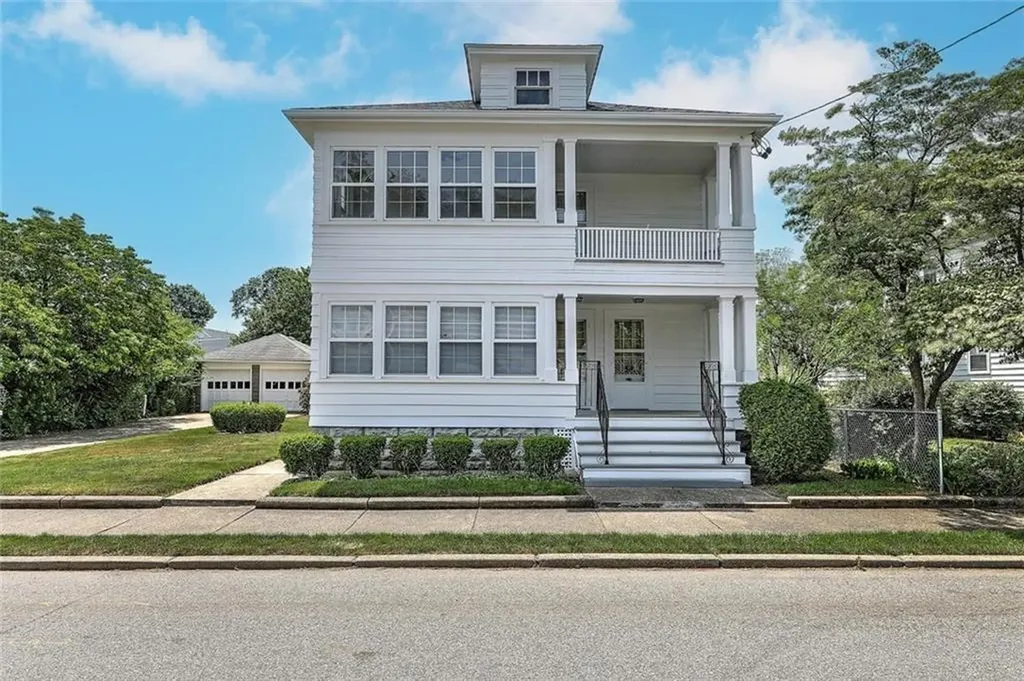 181 183 Saratoga Avenue Pawtucket RI 02861