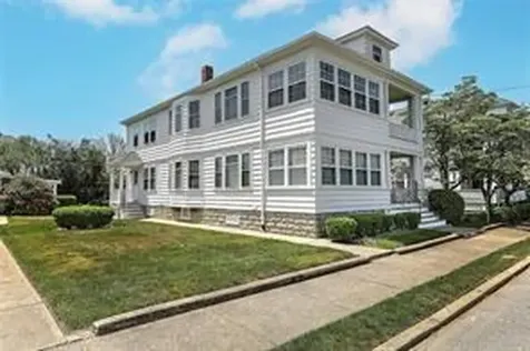 181 183 Saratoga Avenue Pawtucket RI 02861