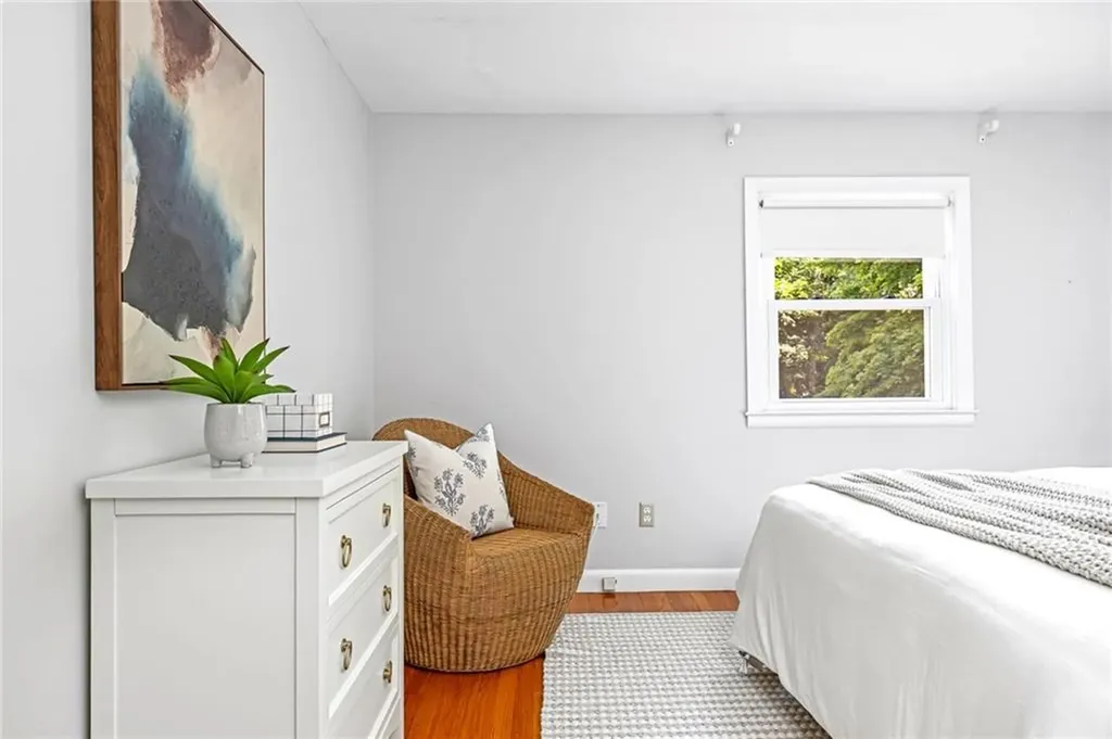56 Middle Highway Barrington RI 02806