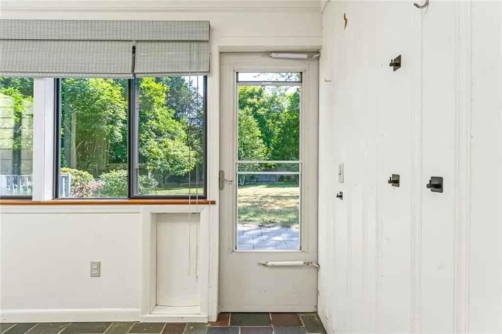 56 Middle Highway Barrington RI 02806