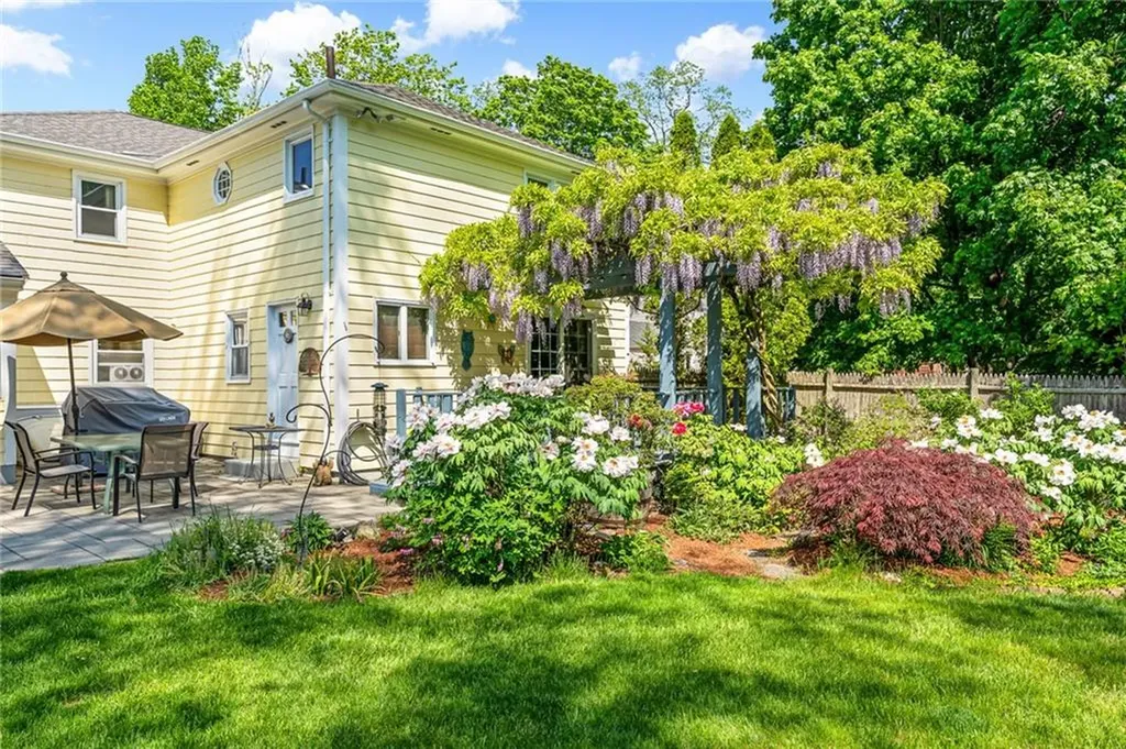 56 Middle Highway Barrington RI 02806