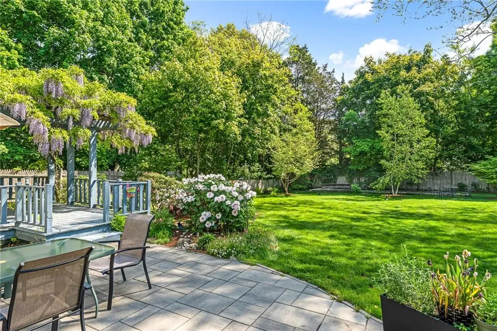 56 Middle Highway Barrington RI 02806