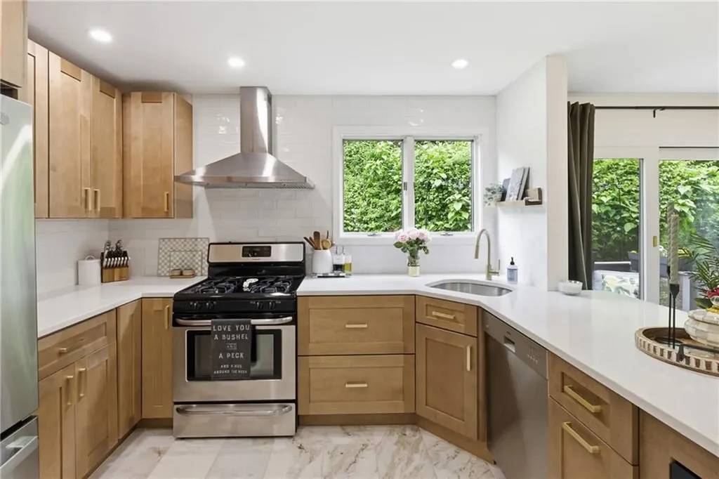 435 Scituate Avenue Cranston RI 02921