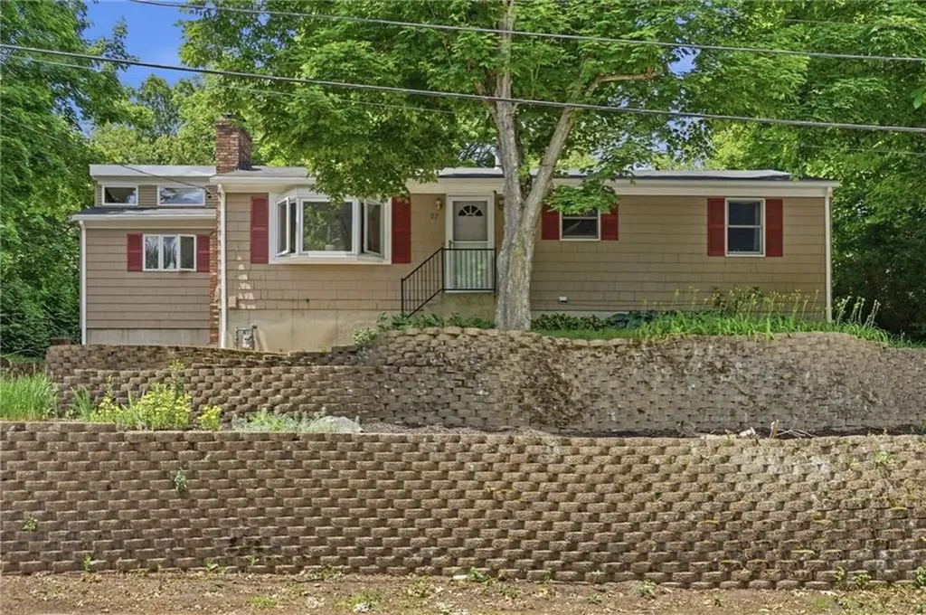 27 Royal Avenue Cranston RI 02920