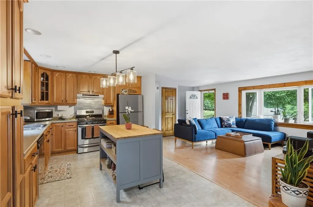 27 Royal Avenue Cranston RI 02920