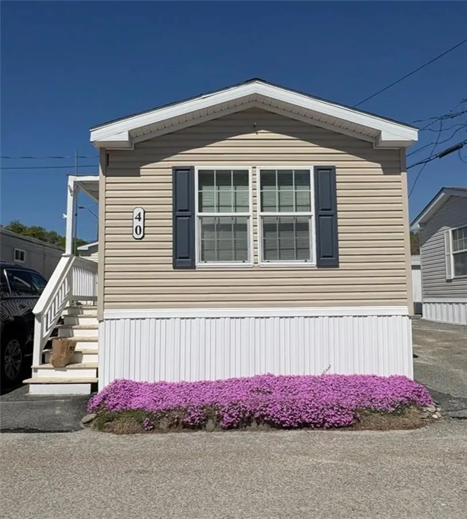 27 Woodward Road, 40 Lincoln RI 02865