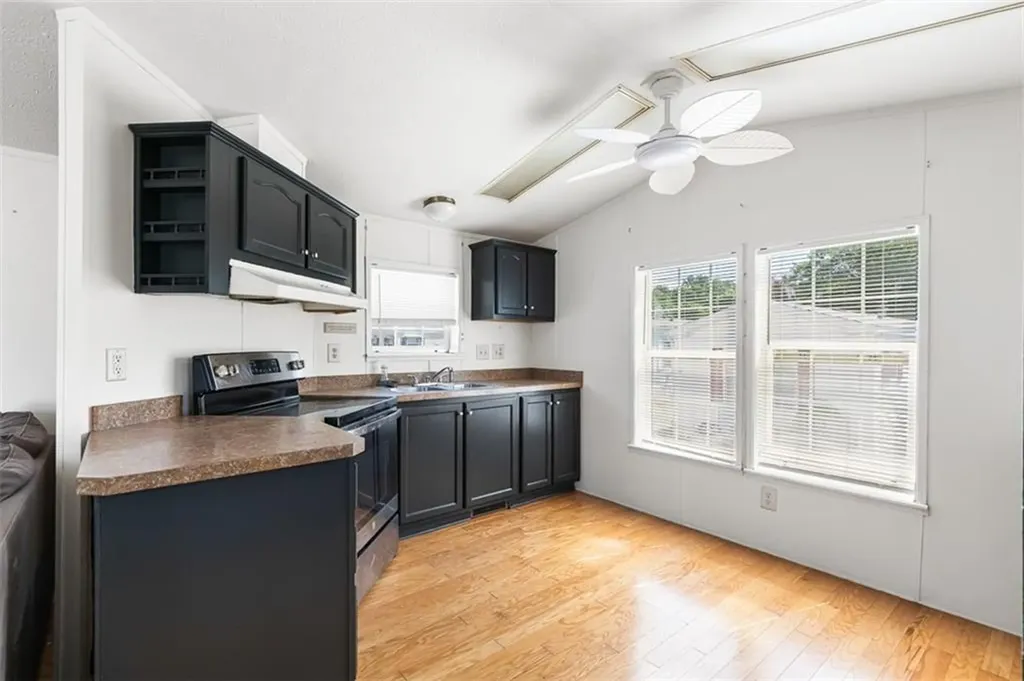 27 Woodward Road, 40 Lincoln RI 02865