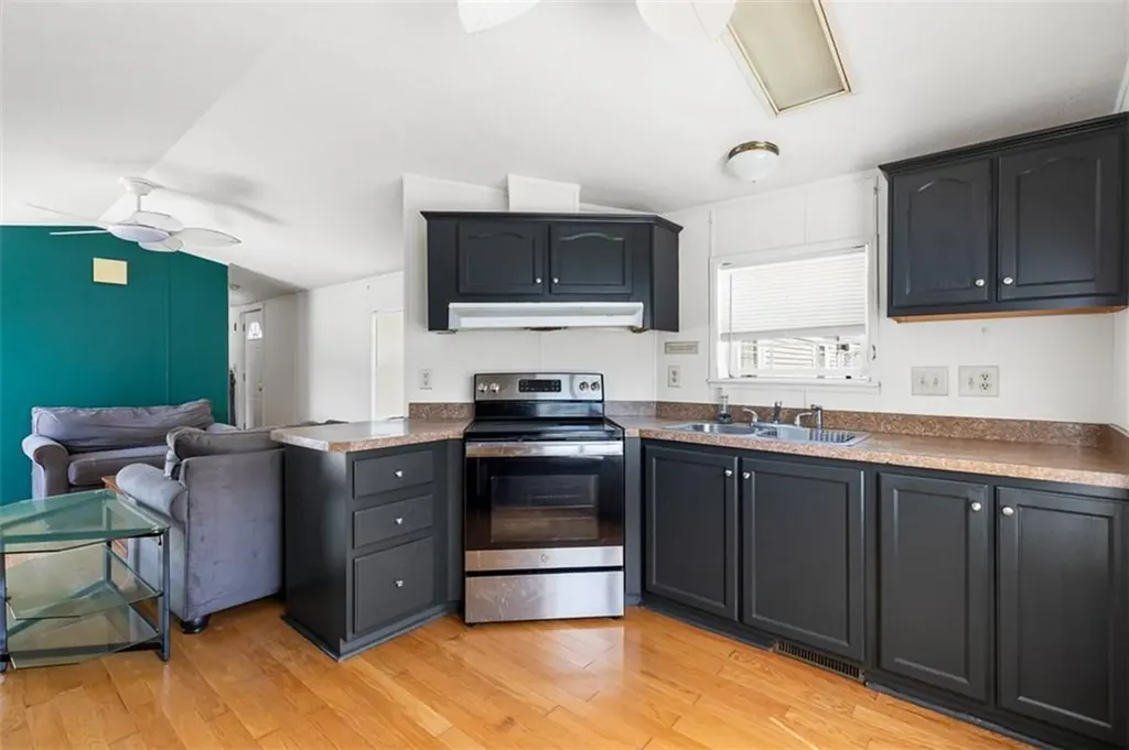 27 Woodward Road, 40 Lincoln RI 02865