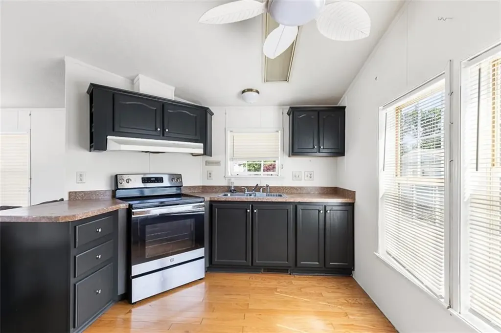 27 Woodward Road, 40 Lincoln RI 02865
